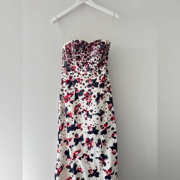 CAROLINA HERRERA Strapless Beaded Gown 4 - Picture 6 of 13